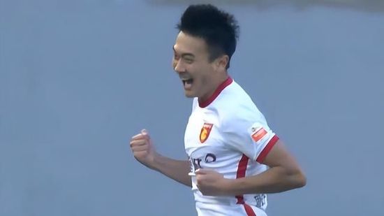 西甲-皇马1-0绝杀阿拉维斯纳乔染红巴斯克斯制胜西甲第18轮，皇马客场挑战阿拉维斯。